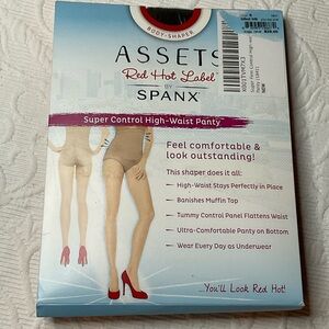 SPANX Red Hot Label Super Control High-Waist Panty - black. NWT. Size 6